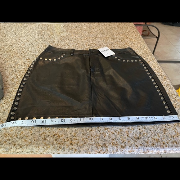 NWT Forever 21 Faux leather studded skirt large - Picture 9 of 10